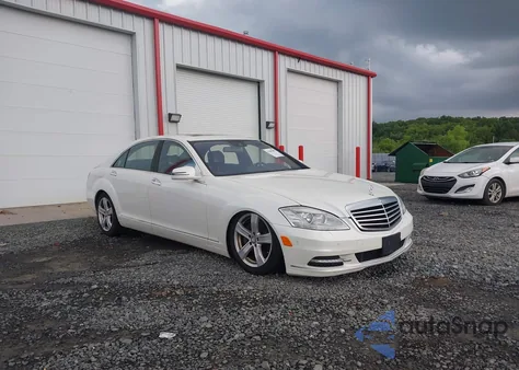 2010 Mercedes-Benz S 550 4Matic z USA, uszkodzony, nr VIN WDDNG8GB2AA355180